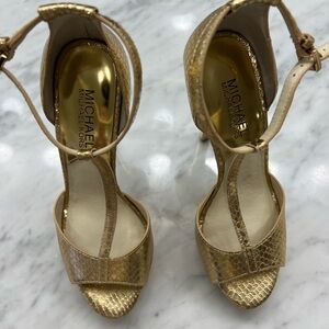 MICHAEL Michael Kors
Beautiful gold-size 6